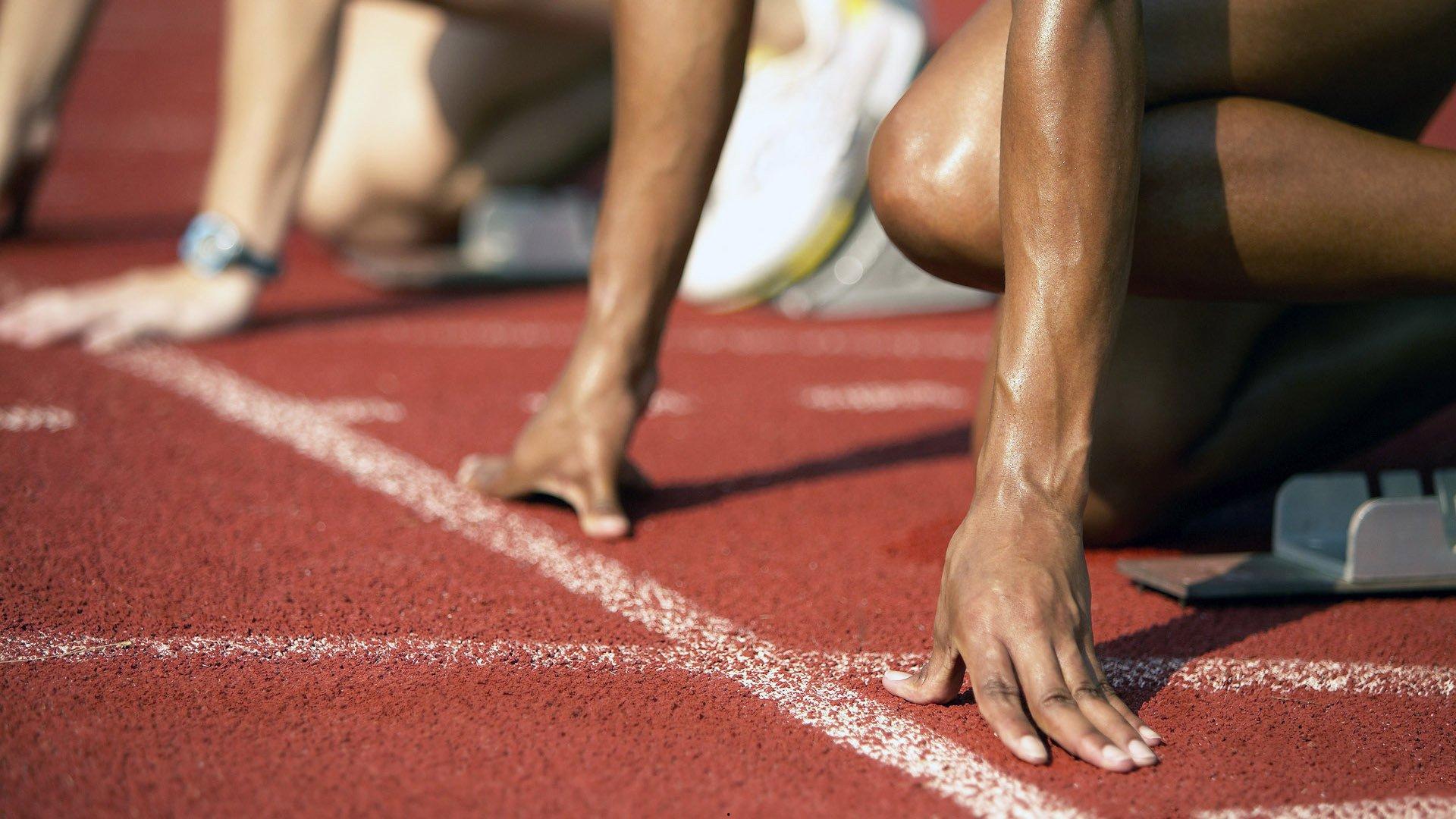 德甲焦点战,阿米里闪耀助基尔逼平美因茨,奥尔森低迷引争议