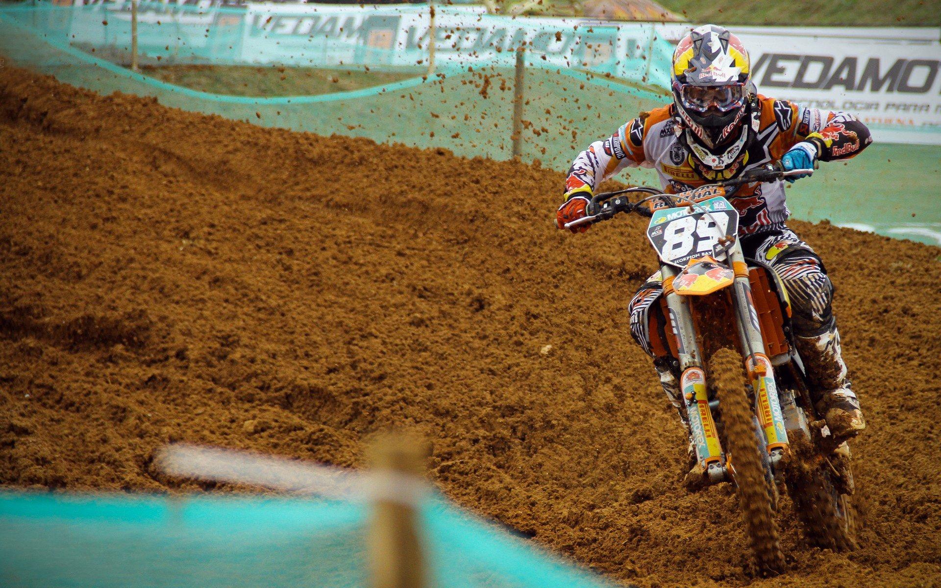 NBA复赛分歧加剧，球员阵营分化，联盟决策面临严峻考验